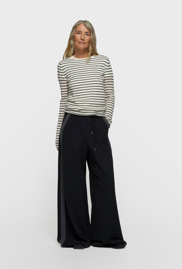 Dzianinowa bluzka w paski z długim rękawem