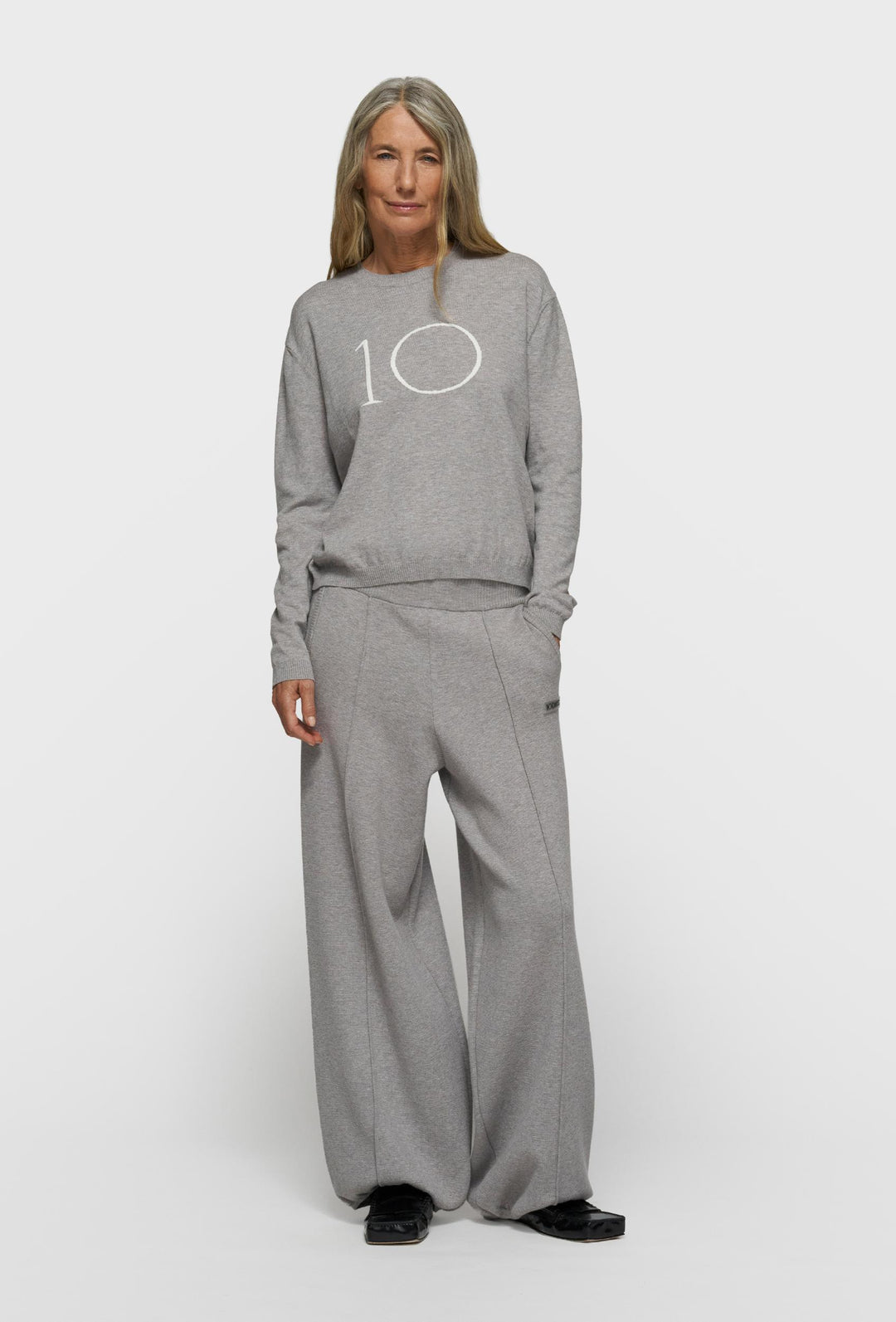 Dzianinowy sweter w szarym kolorze z logo marki 10DAYS