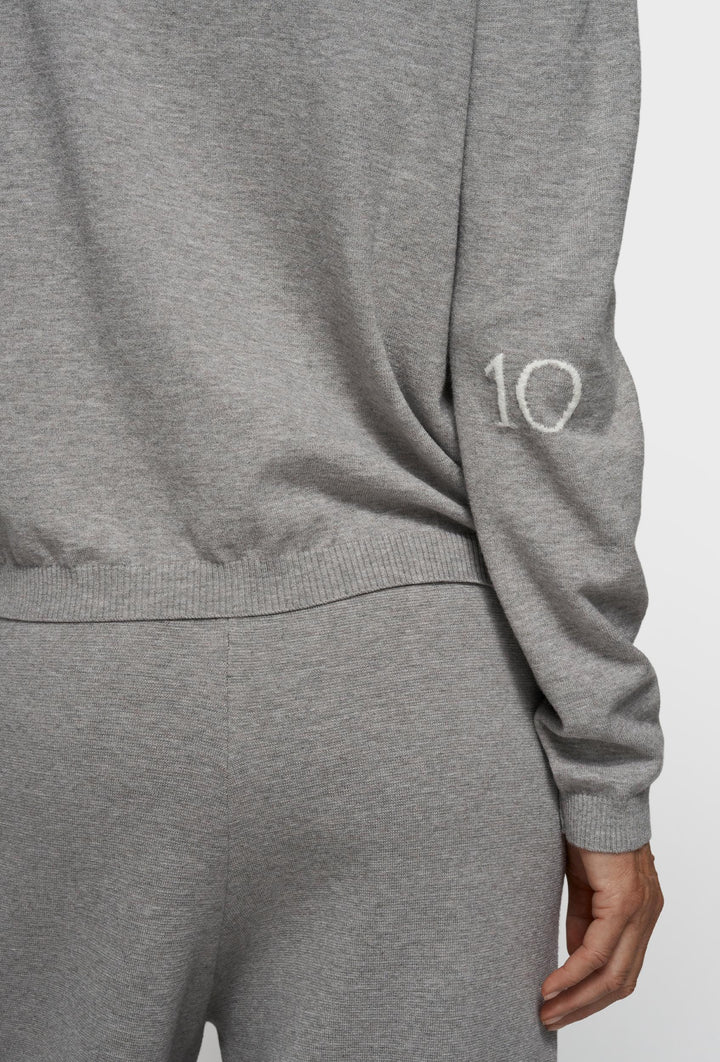 Dzianinowy sweter w szarym kolorze z logo marki 10DAYS