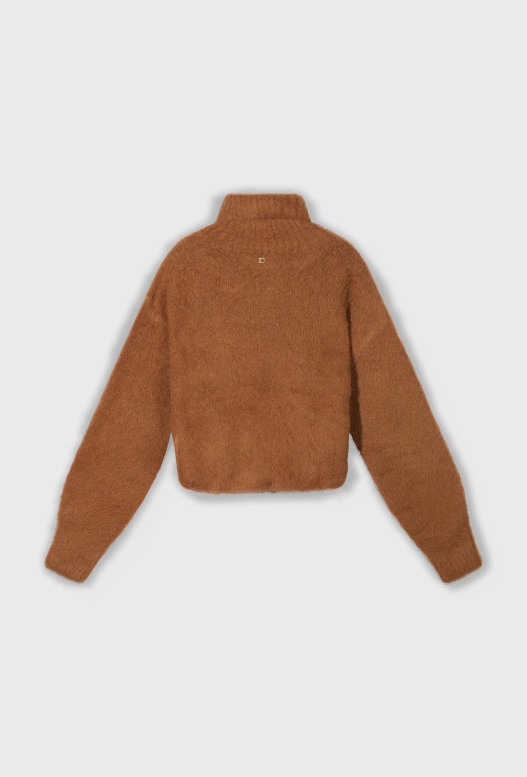 Miękki sweter z golfem w brążowym kolorze