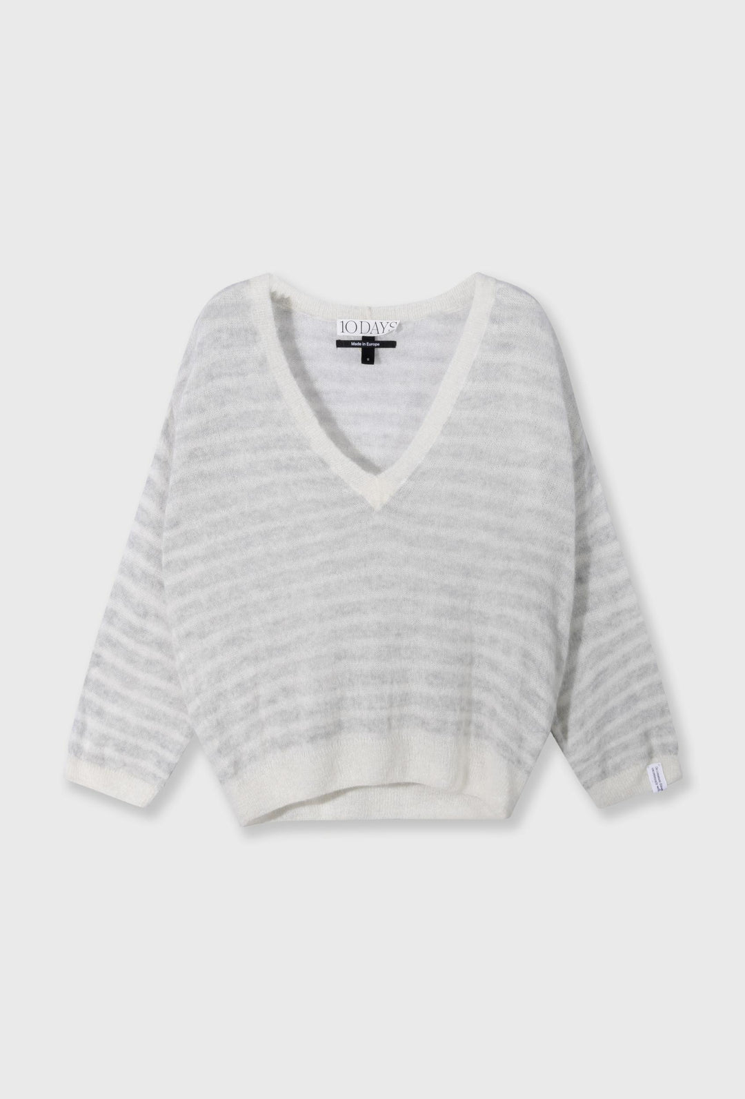 Luźny sweter w pasy z dekoltem V