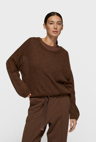 Delikatny sweter w czekoladowym kolorze