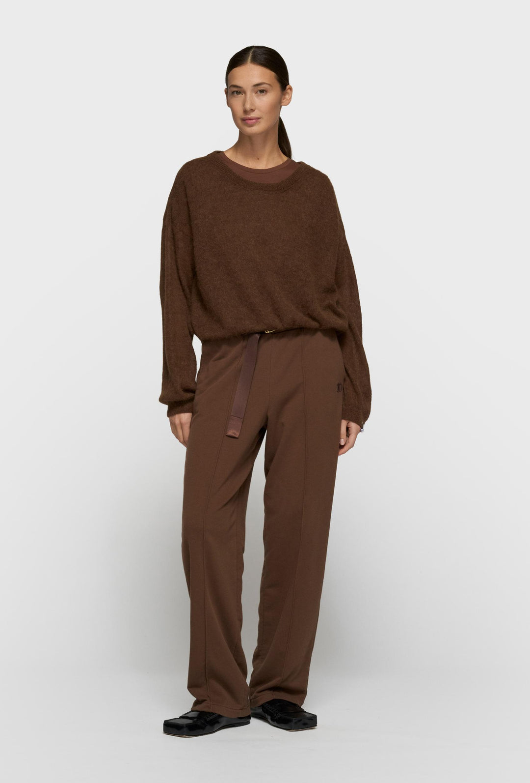 Delikatny sweter w czekoladowym kolorze