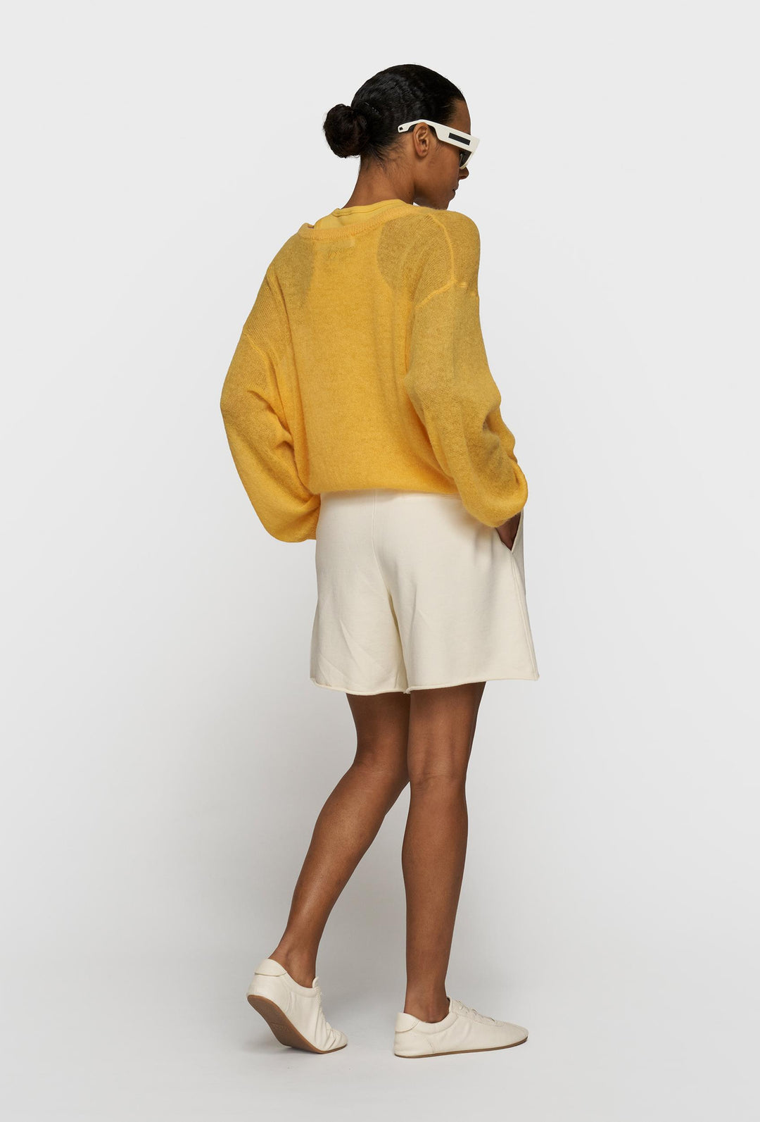 Lekki sweter w soczystym, żółtym kolorze