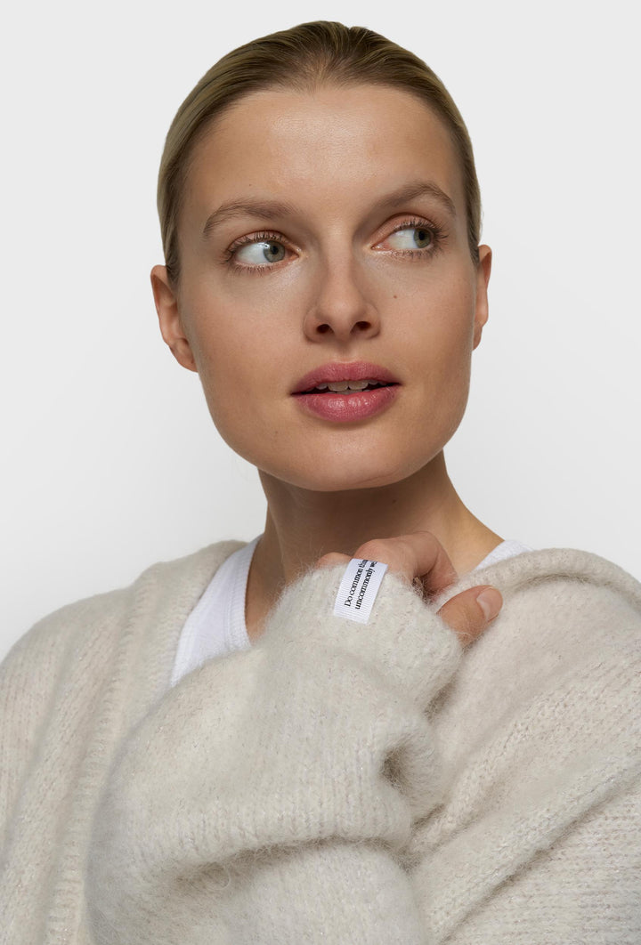 Kremowy puszysty sweter damski z kapturem 10DAYS