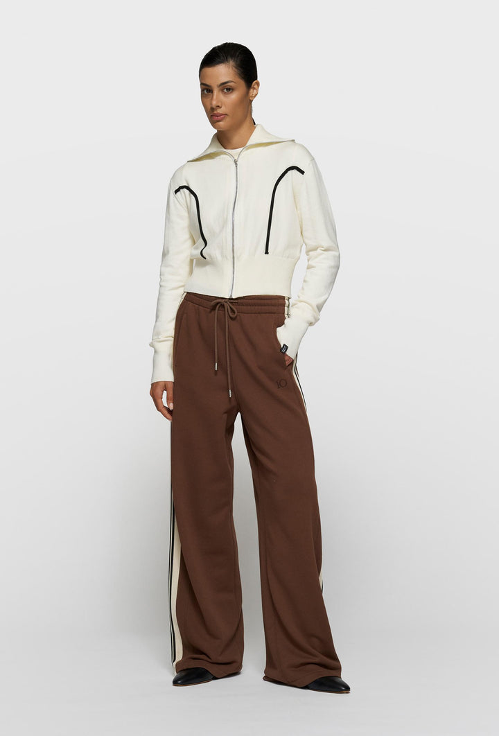 Krótki kardigan dresowy z kontrastowymi przeszyciami  w kolorze ecru