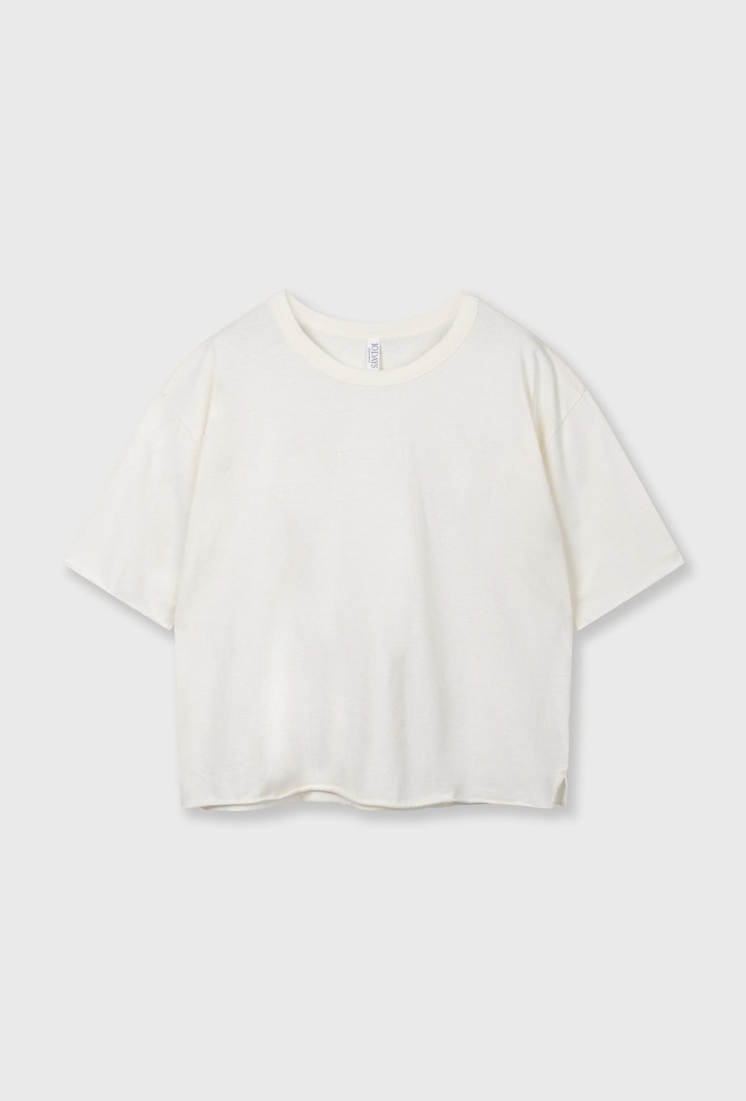 Kremowy t-shirt oversize z subtelnym haftowanym logo