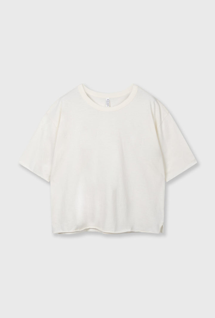Kremowy t-shirt oversize z subtelnym haftowanym logo