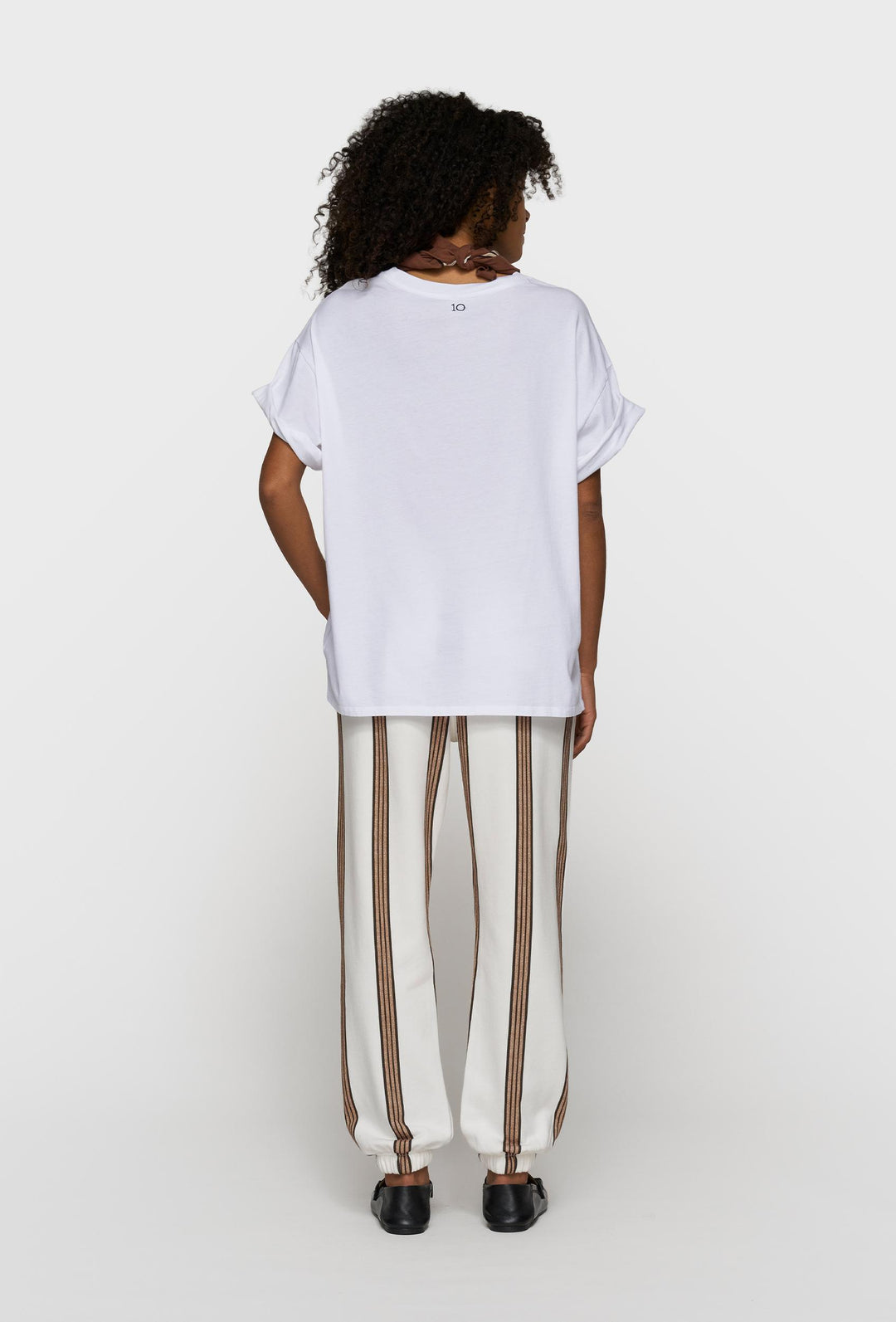 Oversizowy T-shirt w białym kolorze