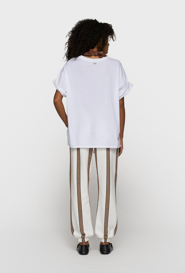 Oversizowy T-shirt w białym kolorze