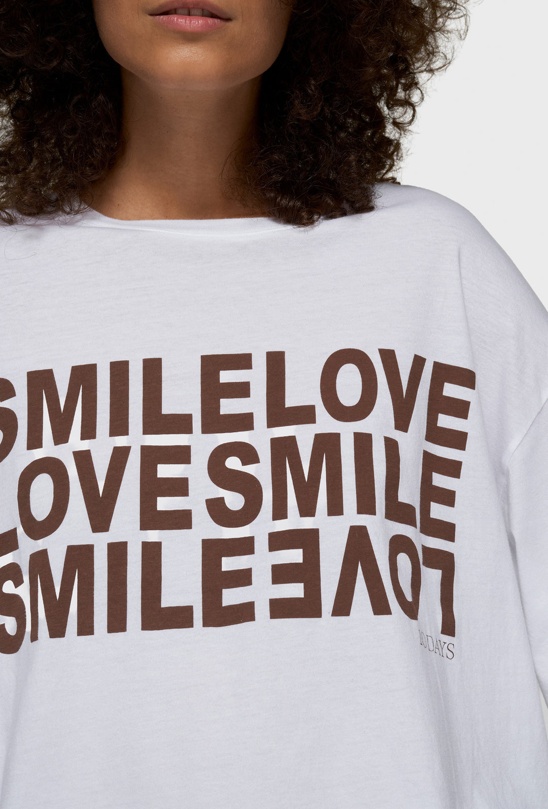 Bawełniany T-shirt oversize z nadrukiem