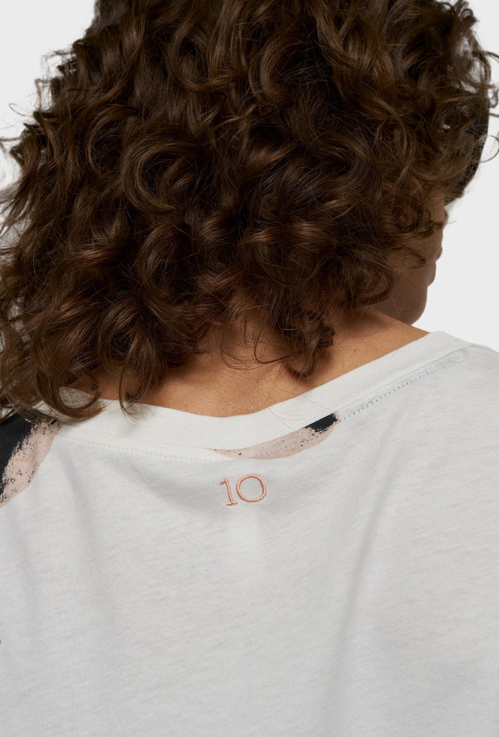 Oversize T-shirt z kwiatowym nadrukiem ecru