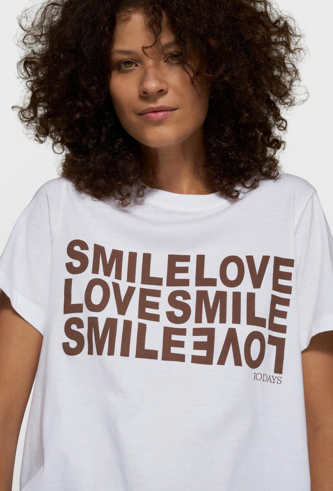 Bawełniany T-shirt z nadrukiem „SMILE LOVE”