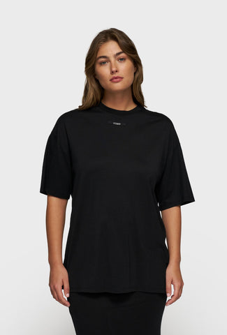 Czarny t-shirt oversize z minimalistycznym logo