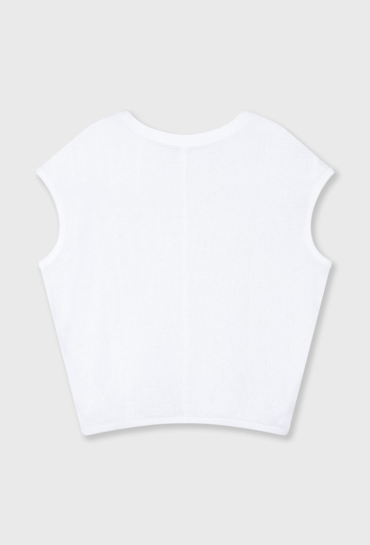 Lekki top w białym kolorze o siateczkowej strukturze