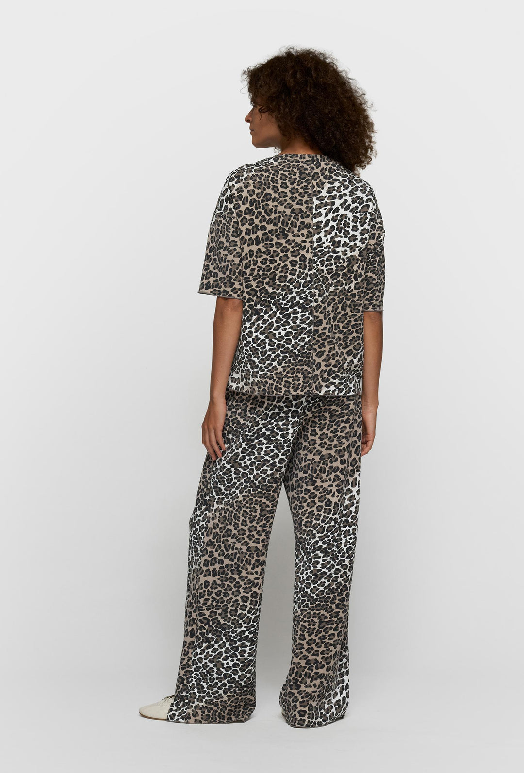 T-shirt oversize w panterkę