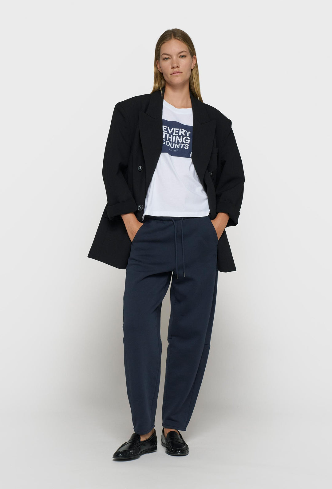 Biały T-shirt z nadrukiem Everything Counts