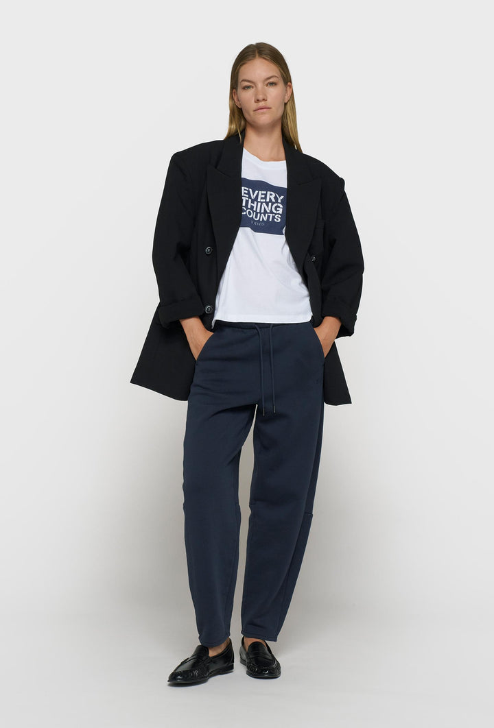 Biały T-shirt z nadrukiem Everything Counts