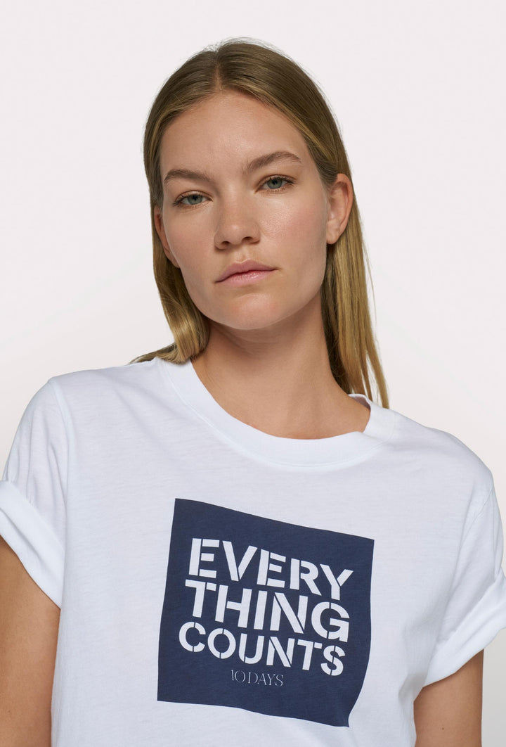 Biały T-shirt z nadrukiem Everything Counts