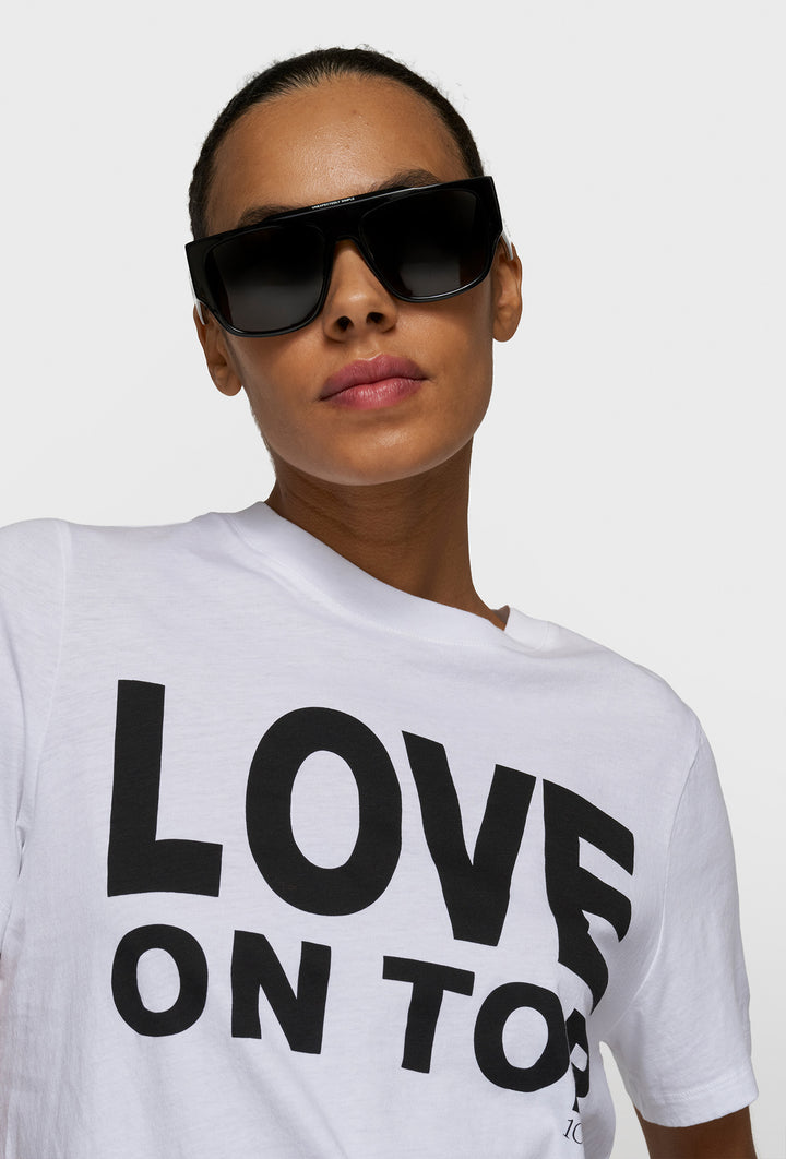 T-shirt oversize w białym kolorze z