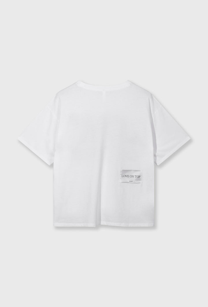 T-shirt oversize w białym kolorze z