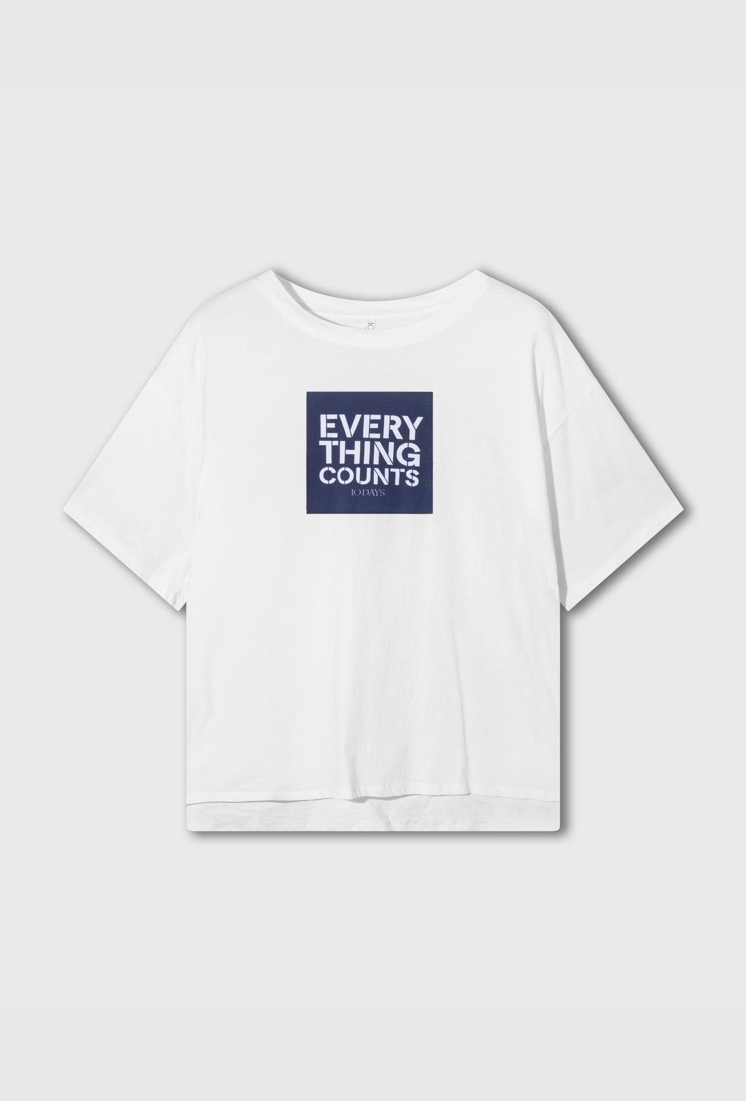 Biały T-shirt z nadrukiem Everything Counts