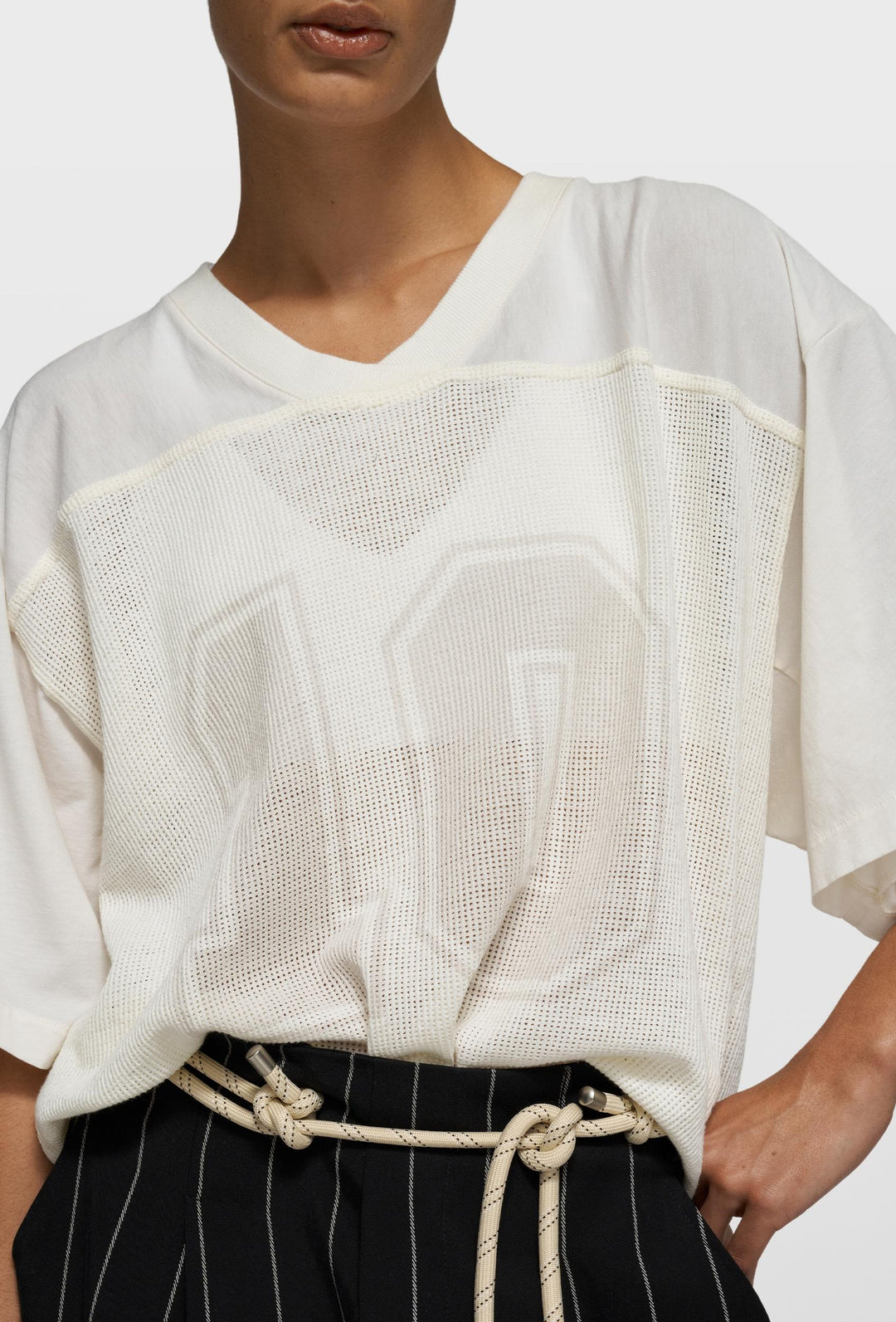 Oversizowy T-shirt o strukturze siatki „10”