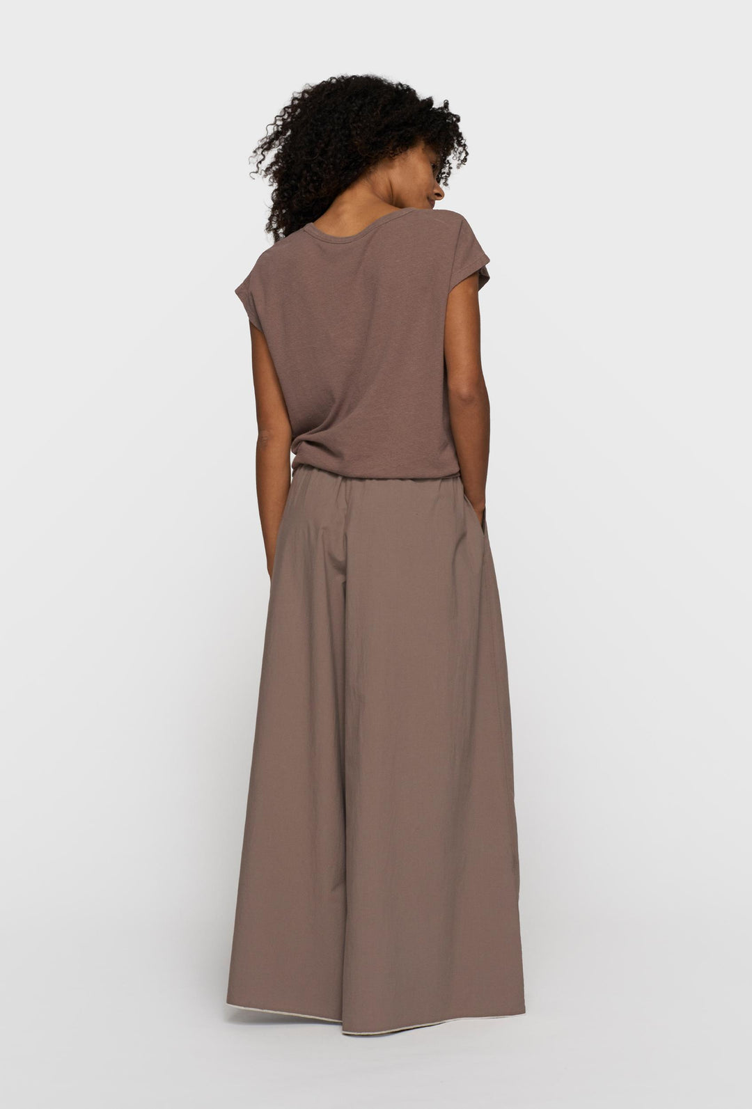 T-shirt minimalistyczne w kolorze taupe