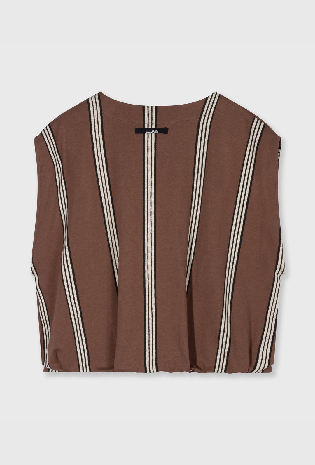 Luźmy lekki top na szerokich ramiączkach w brązowym kolorze