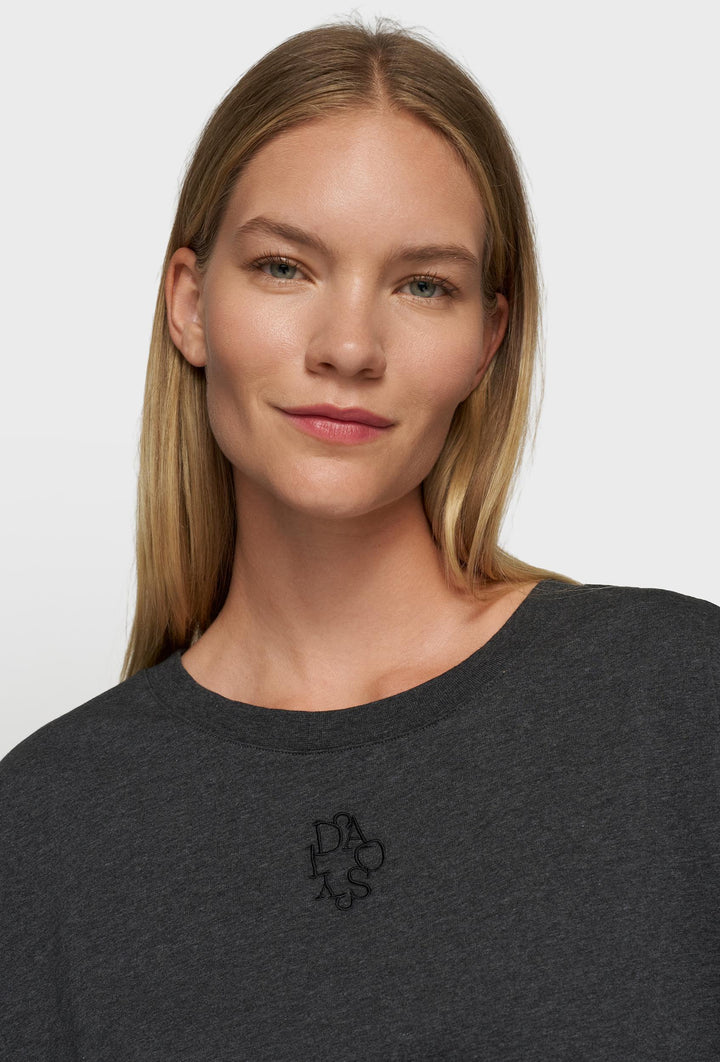Ciemnoszary t-shirt z kontrastowym nadrukiem