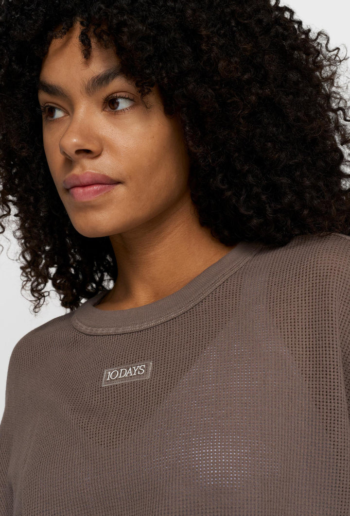 Luźna bluza o sportowym charakterze w kolorze taupe