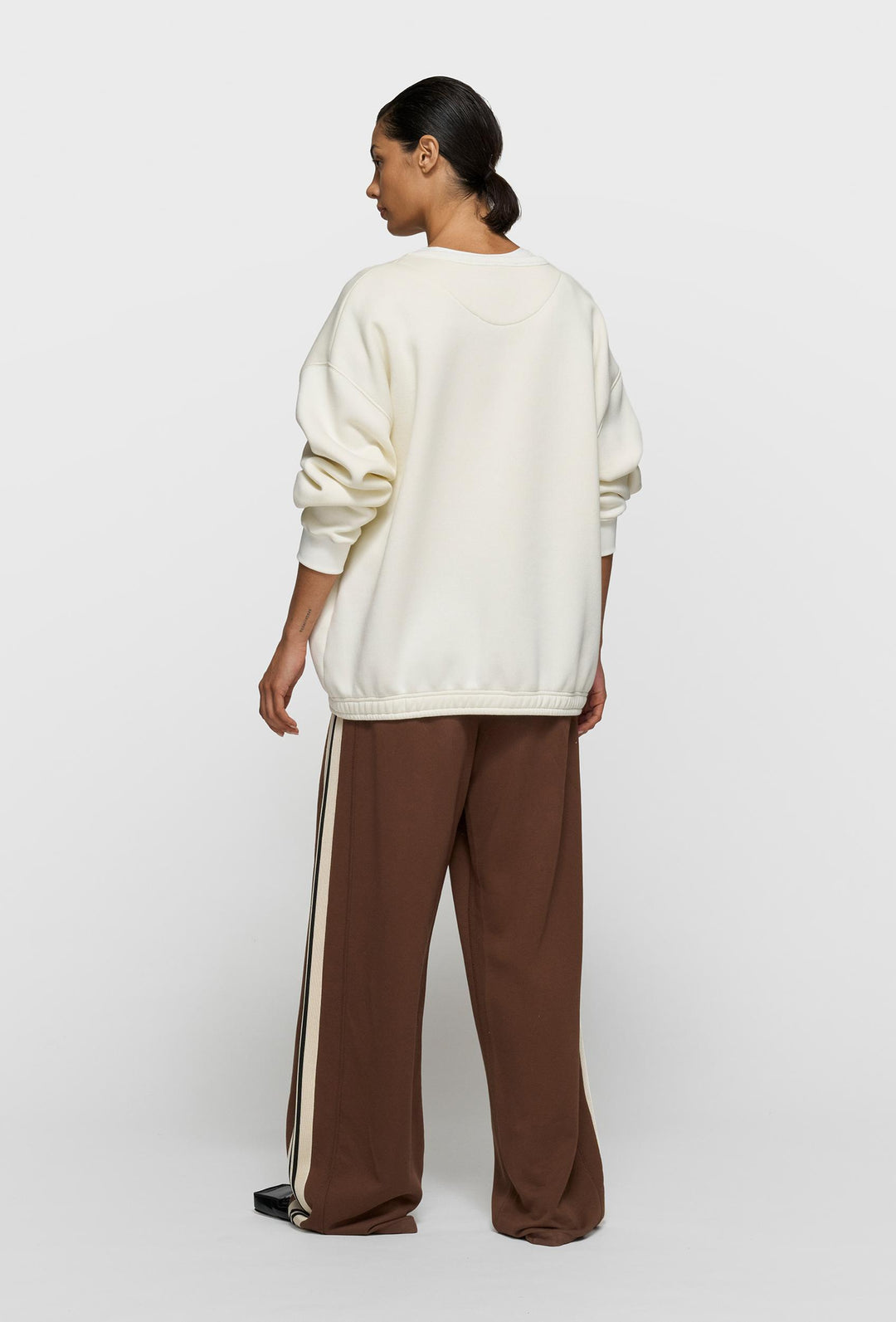 Kremowa bluza z wypukłym haftem 10Days