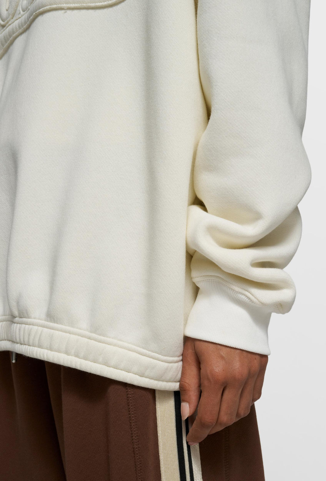 Kremowa bluza z wypukłym haftem 10Days