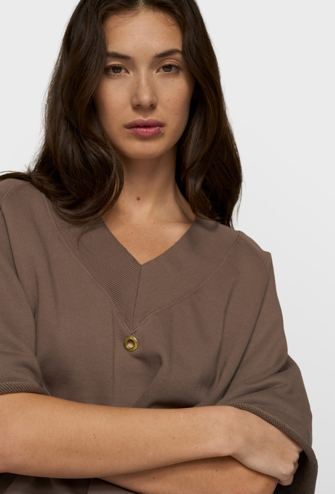 Bluza z dekoltem "V", z krótkim rękawem w kolorze brązowym