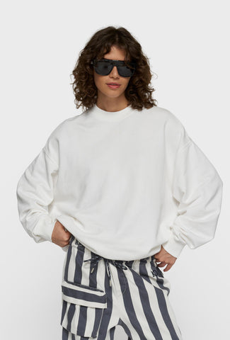 Biała bawełniana bluza oversize z aplikacją na plecach