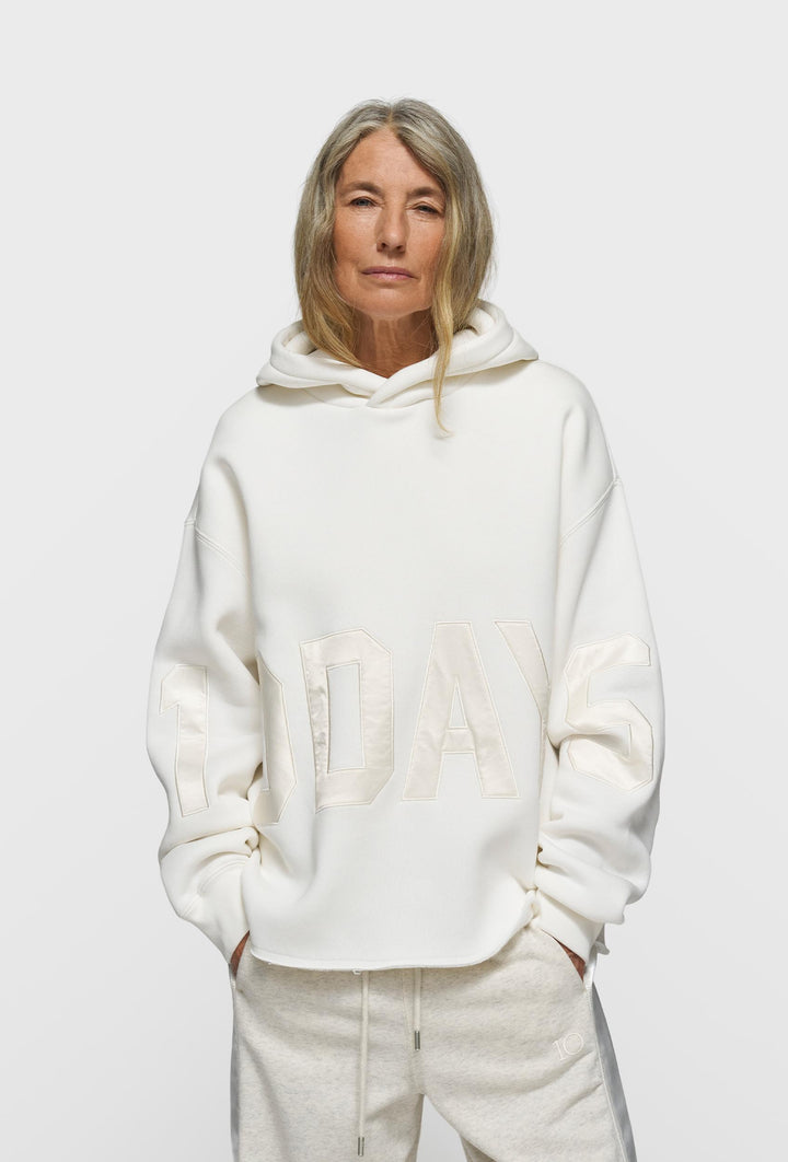 Kremowa bluza z kapturem z aplikacją „10DAYS”