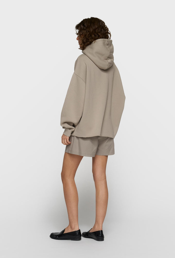 Bawełniana bluza oversize z kapturem i metalicznym napisem taupe