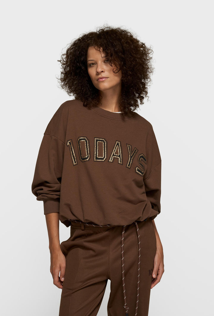 Brązowa bluza z aplikacją „10DAYS” i ozdobnymi nitami