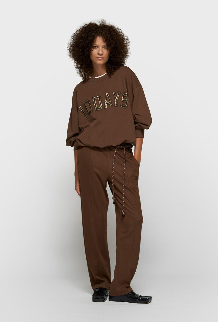 Brązowa bluza z aplikacją „10DAYS” i ozdobnymi nitami