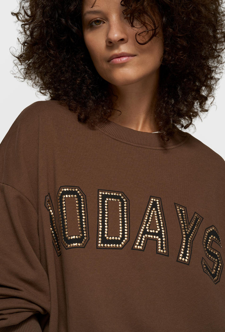 Brązowa bluza z aplikacją „10DAYS” i ozdobnymi nitami