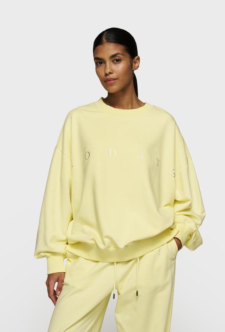 Nierozpinana bluza w pastelowym żółtym kolorze