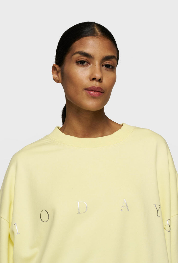 Nierozpinana bluza w pastelowym żółtym kolorze