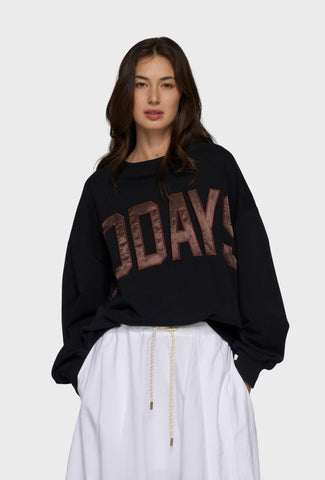 Czarna bluza w czarnym kolorze z nadrukiem