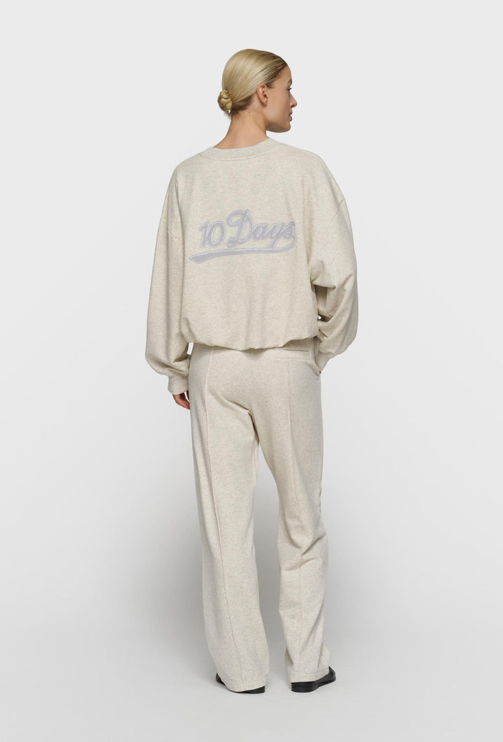 Bluza damska oversize 10DAYS z haftowanym logo na plecach