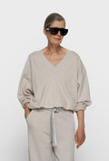 Bluza damska 10DAYS oversize z dekoltem V i haftem na plecach