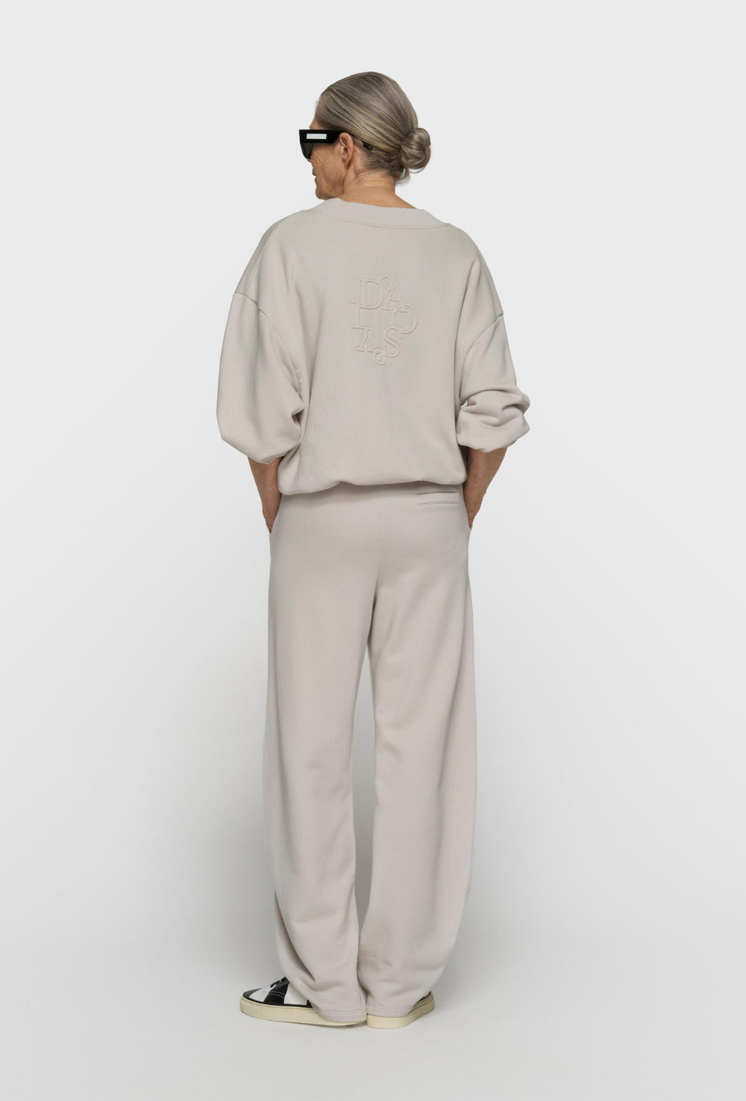 Bluza damska 10DAYS oversize z dekoltem V i haftem na plecach