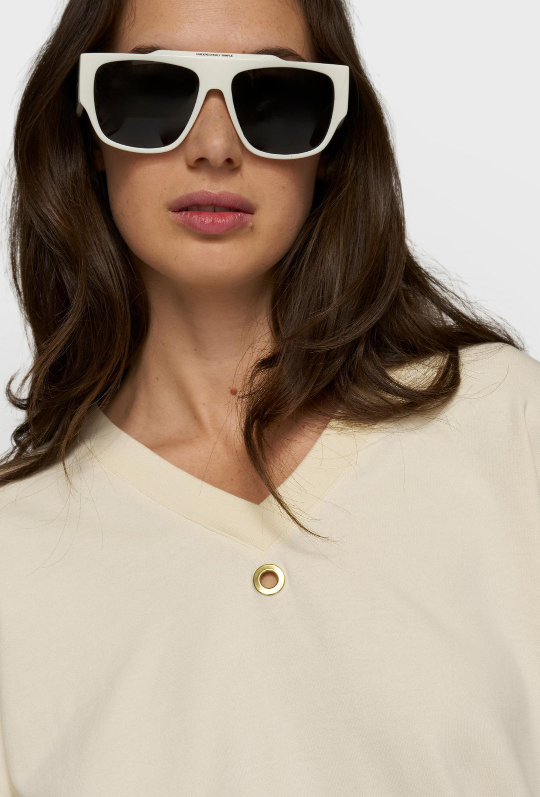 Oversizowa, minimalistyczna bluza w kremowym kolorze