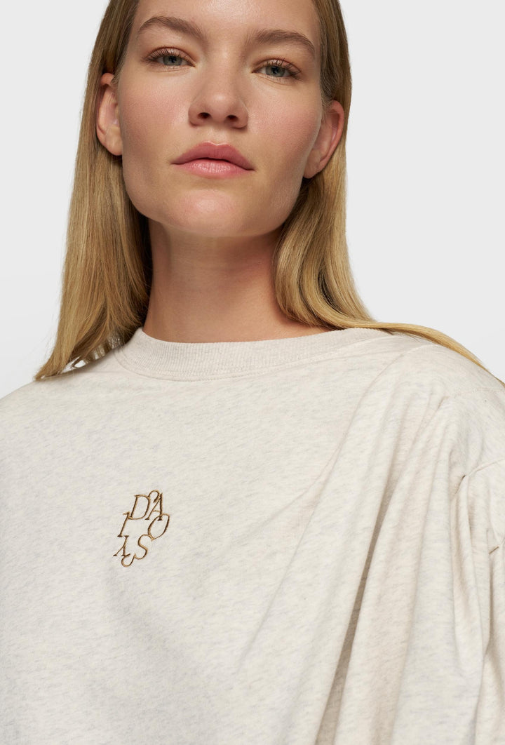 Bluza w kremowym kolorze o luźniejszym fasonie