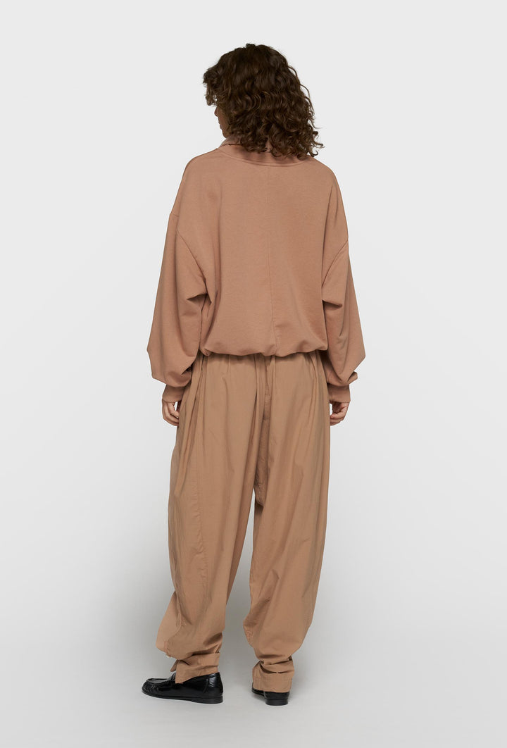 Bluza oversize w jednolitym brązowym kolorze