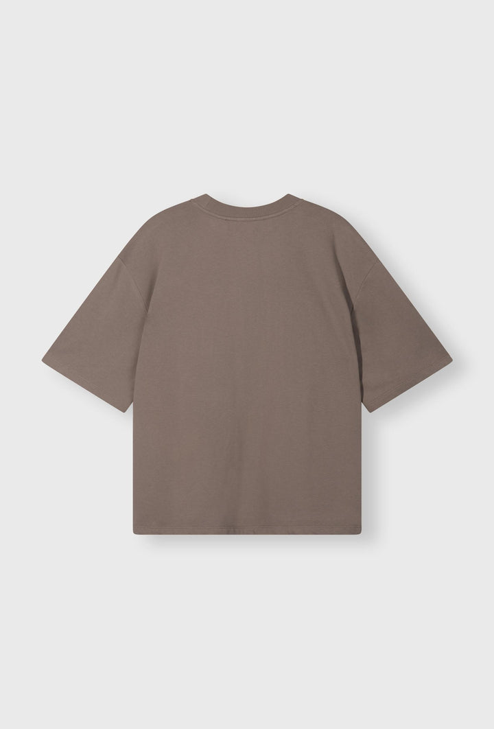 Luźny T-shirt w kolorze mokka z satynową aplikacją